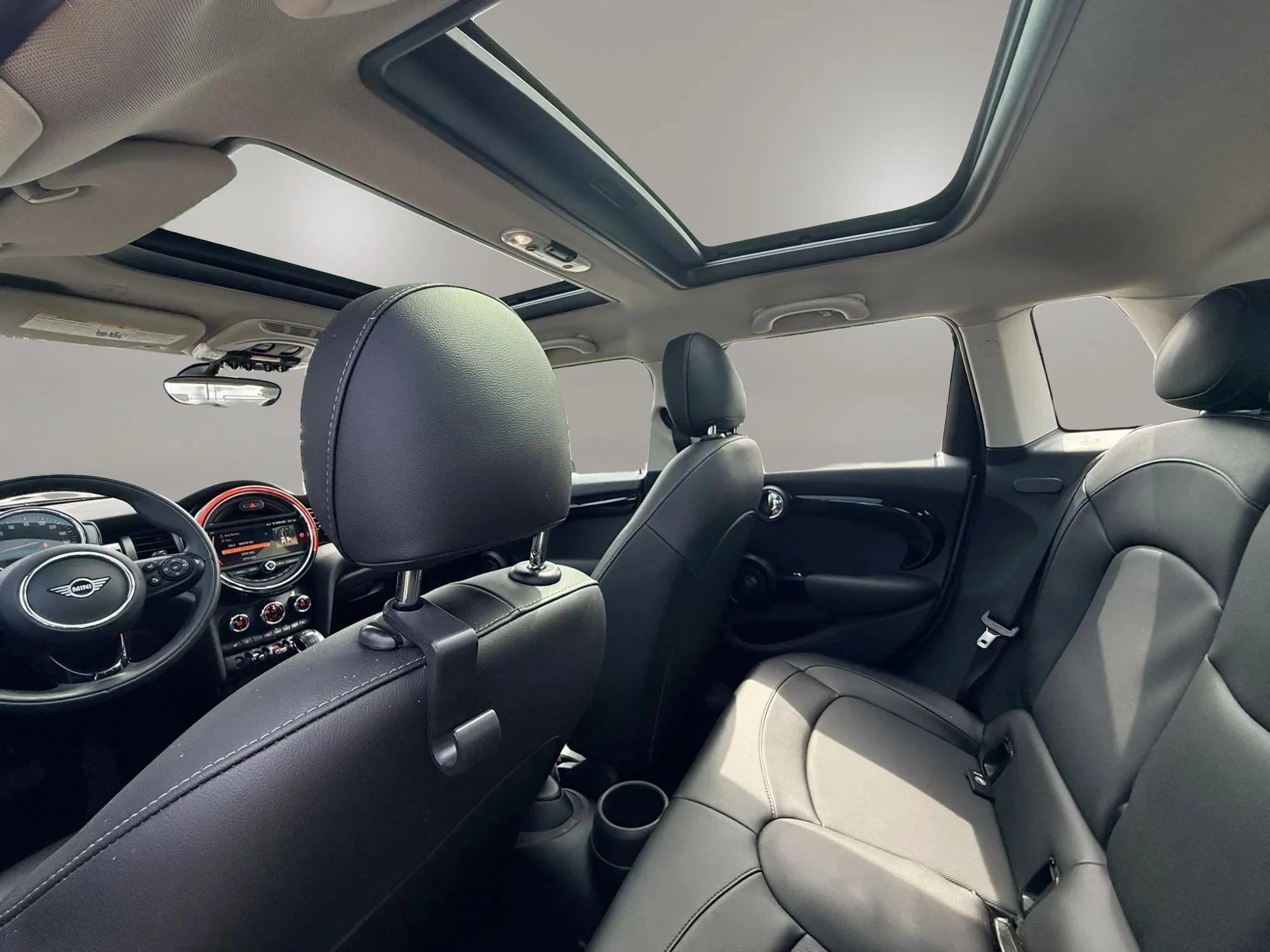 Used 2019 MINI Cooper 4-Door Hardtop FWD image 16