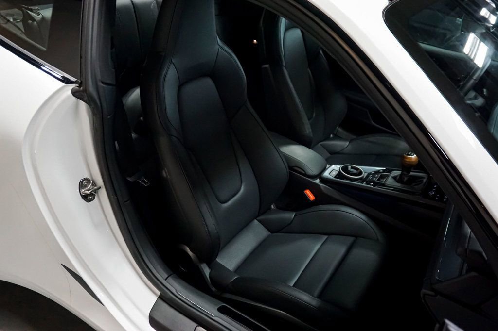 Used 2025 Porsche 911 Carrera T RWD image 39