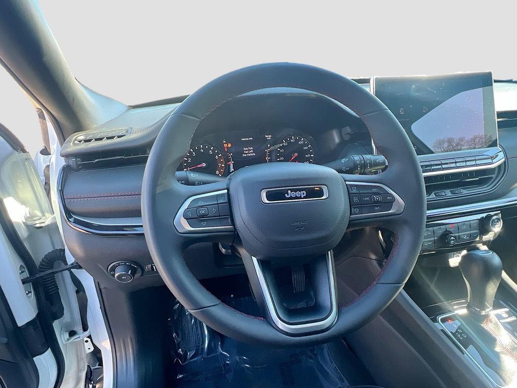 Used 2025 Jeep Compass Trailhawk AWD/4WD image 11