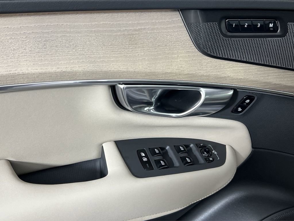 New 2026 Volvo XC90 B6 Plus w/ Protection Package Premier AWD/4WD image 13