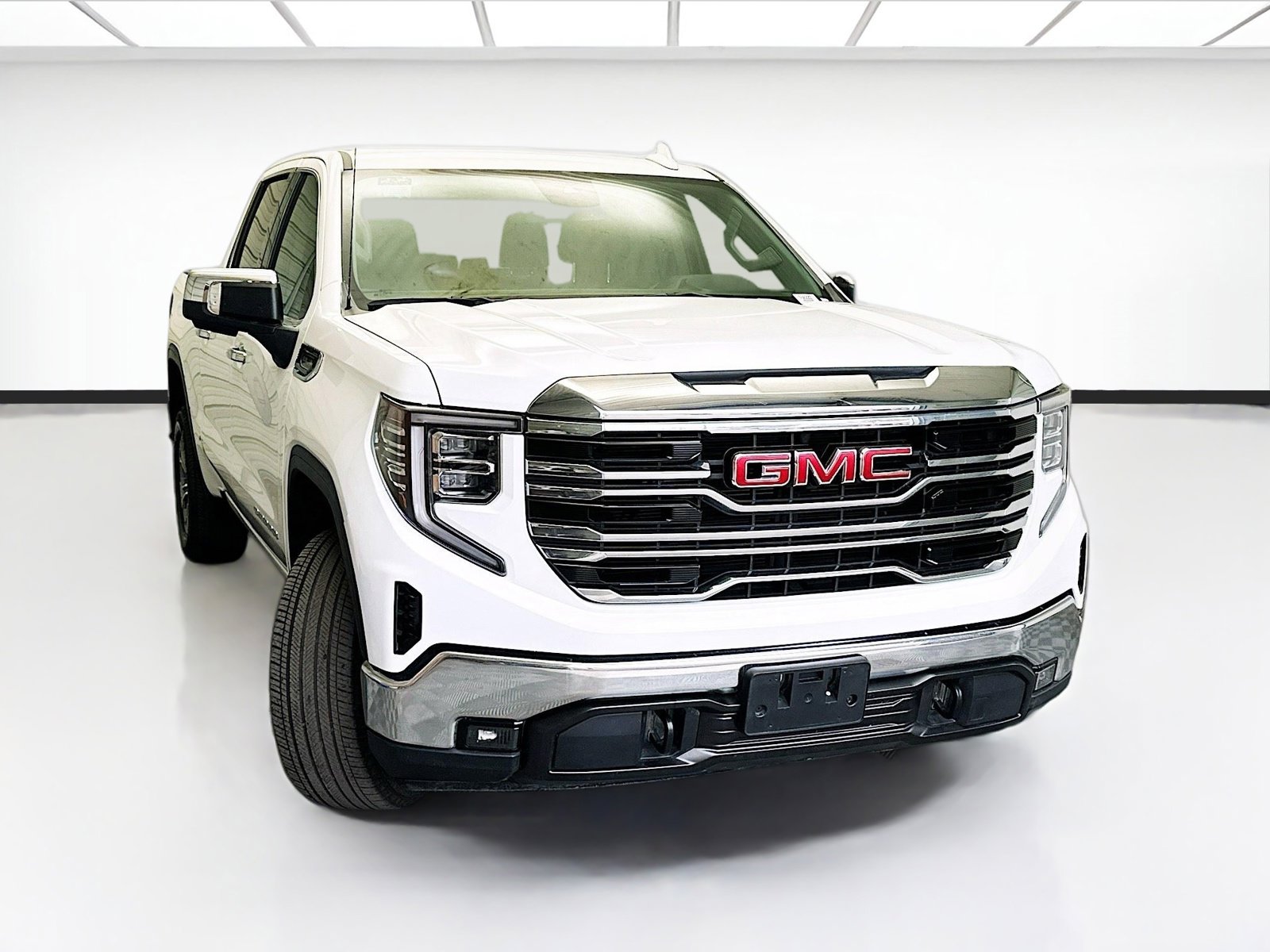 Used 2024 GMC Sierra 1500 SLT image 3
