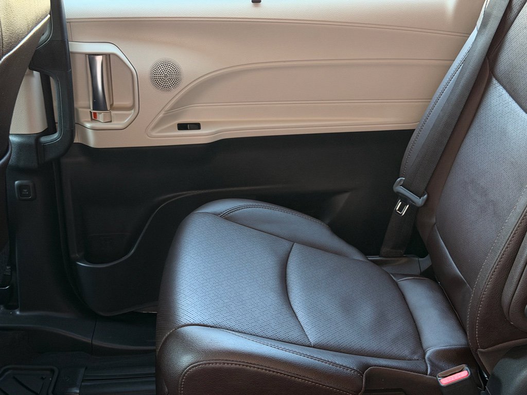 Used 2022 Toyota Sienna Platinum w/ Protection Package (TMS) image 31
