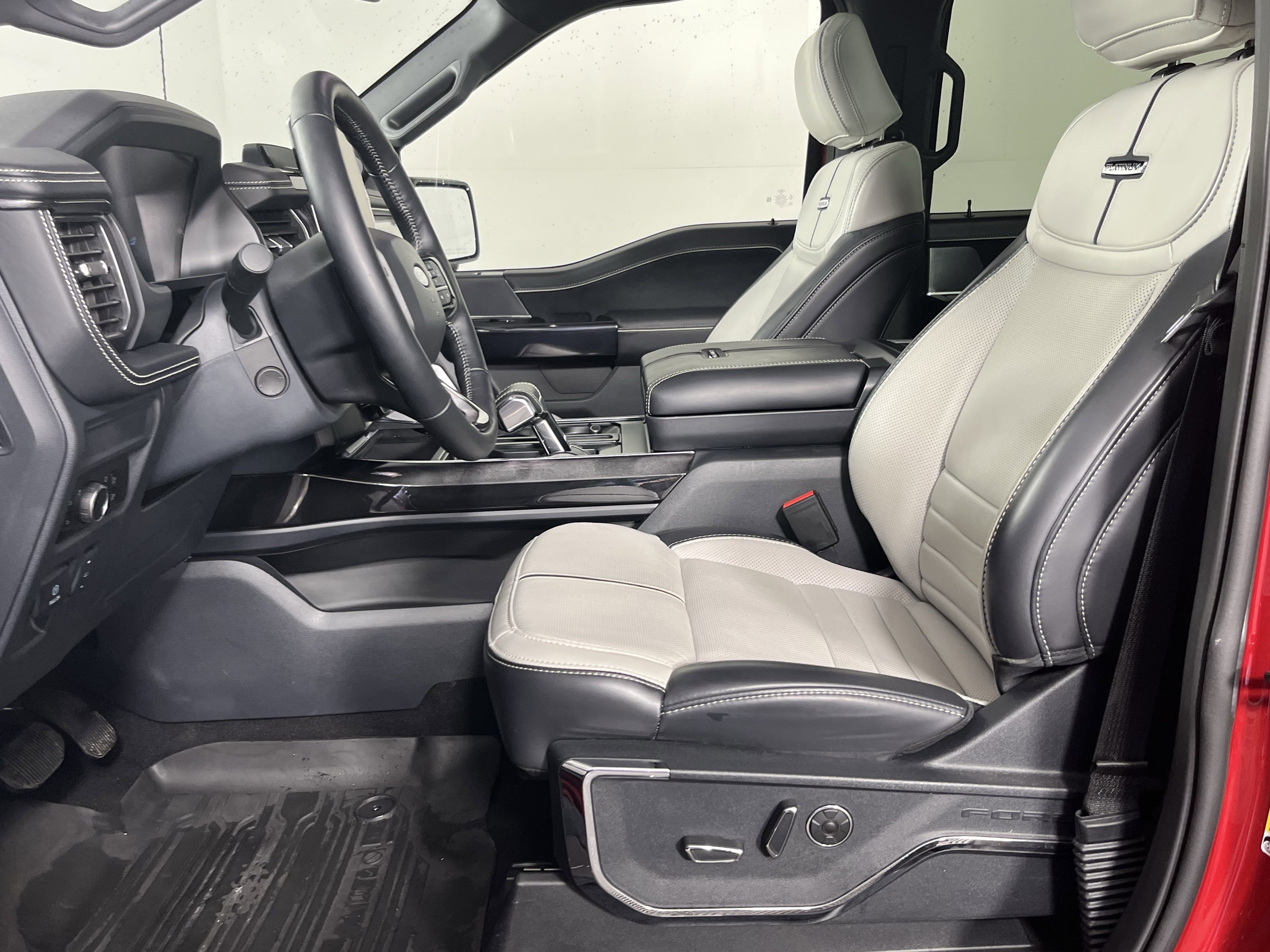 Used 2025 Ford F150 Lightning Platinum image 11