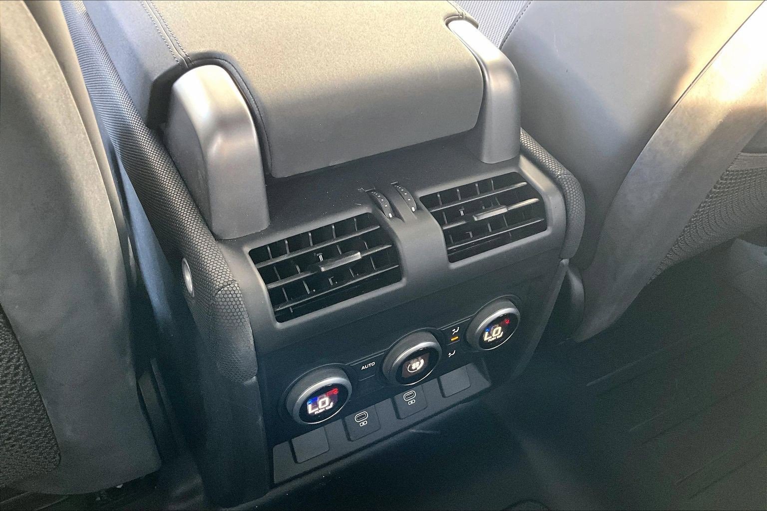 Used 2023 Land Rover Defender 110 75th Limited Edition image 33