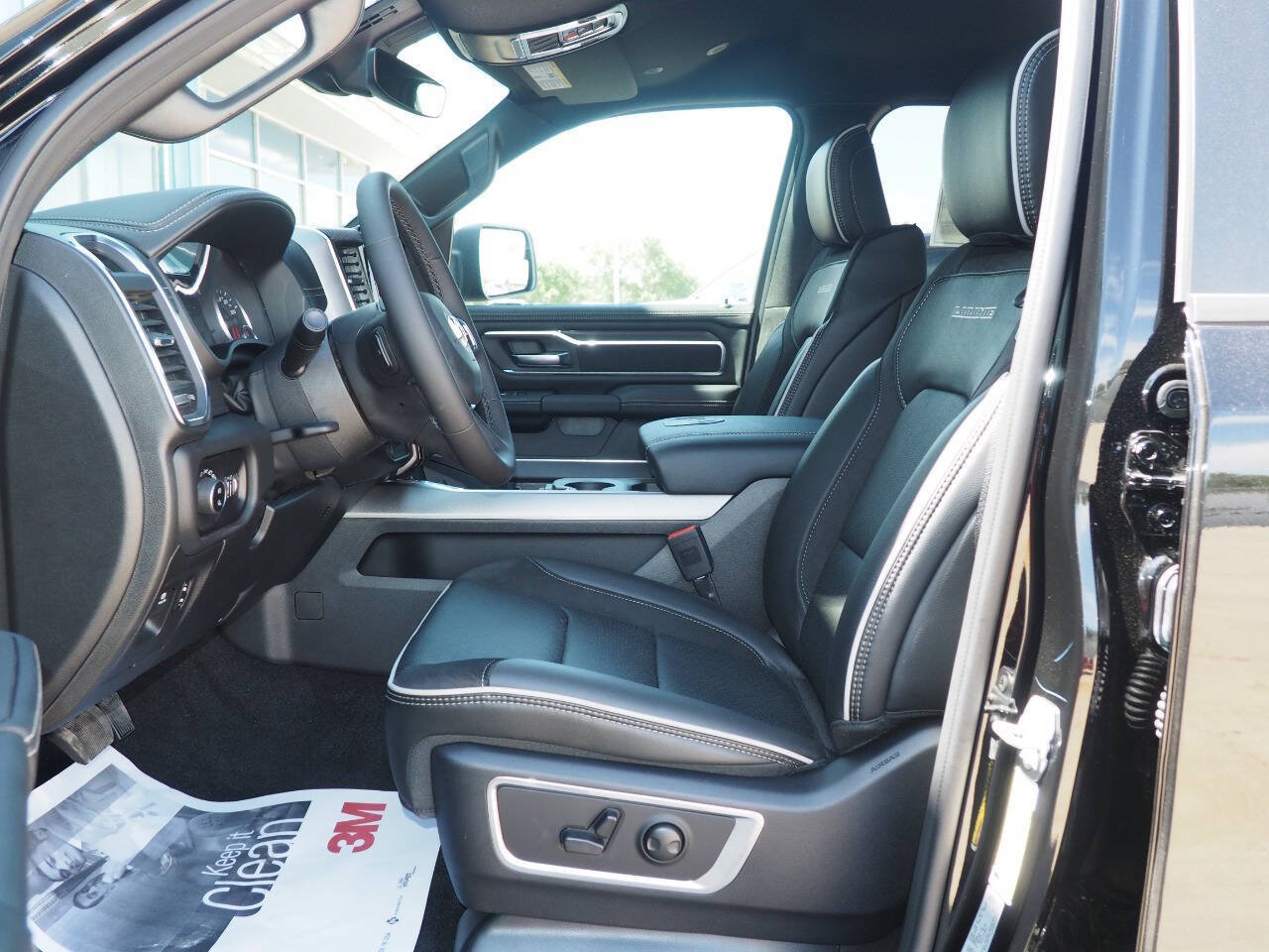 New 2026 RAM 1500 Laramie AWD/4WD image 9
