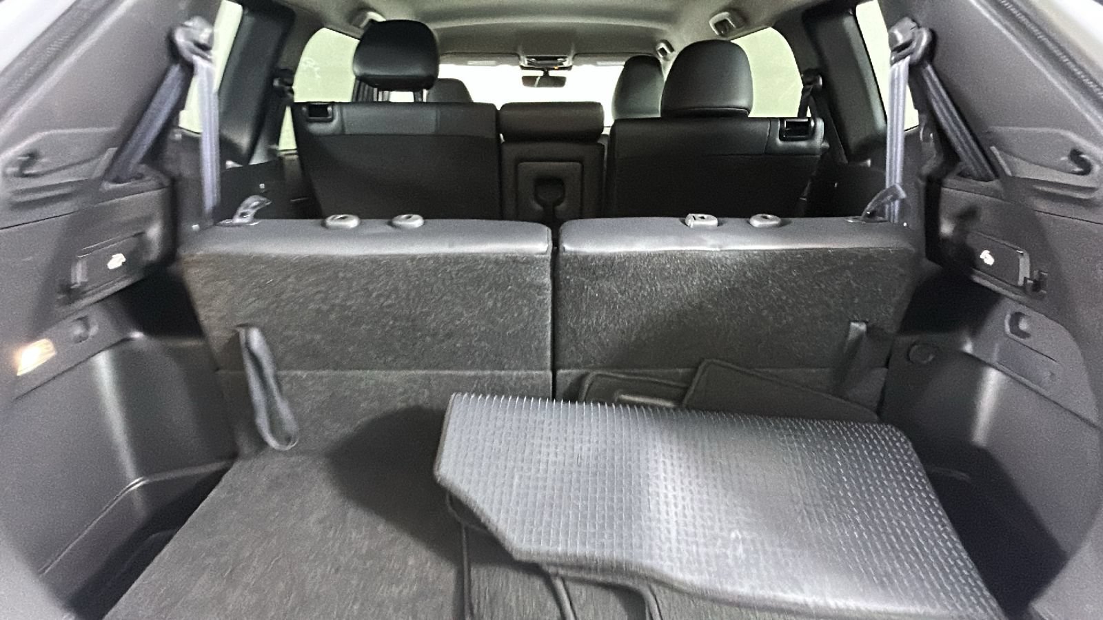 Used 2025 Mitsubishi Outlander SE AWD/4WD image 32