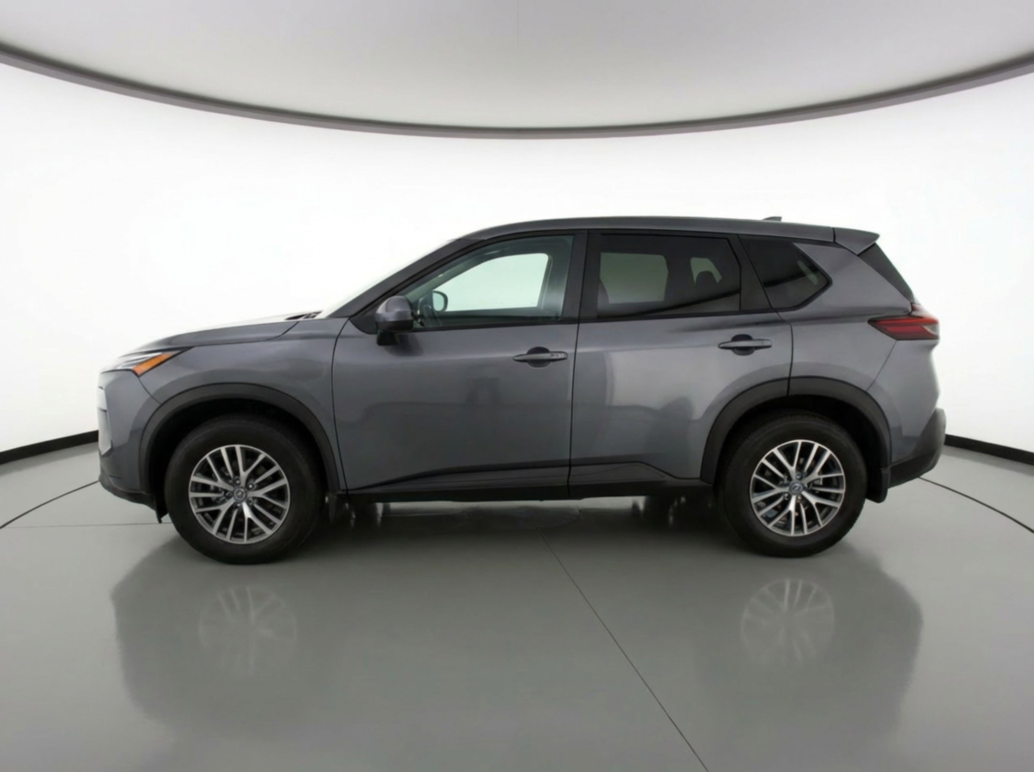 Used 2024 Nissan Rogue S image 5