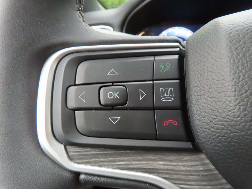 Certified 2024 Jeep Wagoneer L Series II w/ Flexible Seating Group image 24