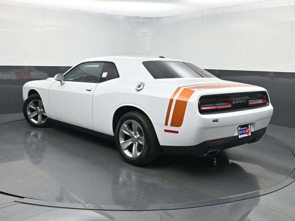 Used 2016 Dodge Challenger SXT image 17