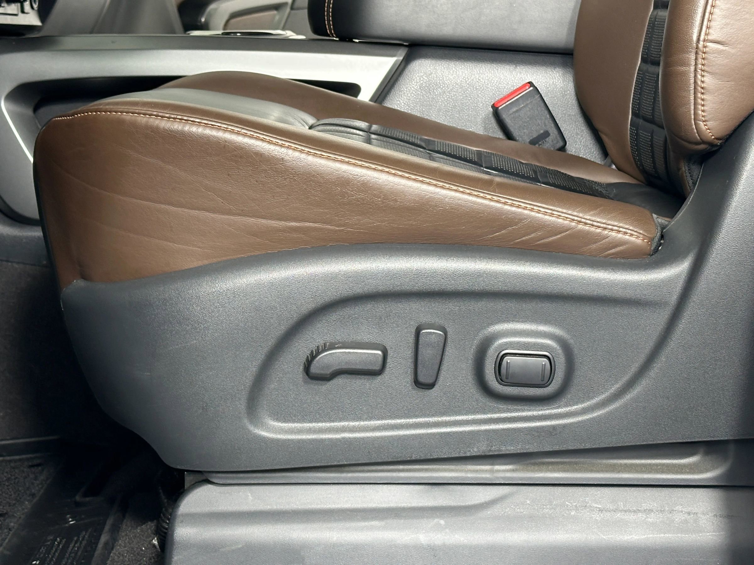 Used 2017 Nissan Titan Platinum Reserve image 23