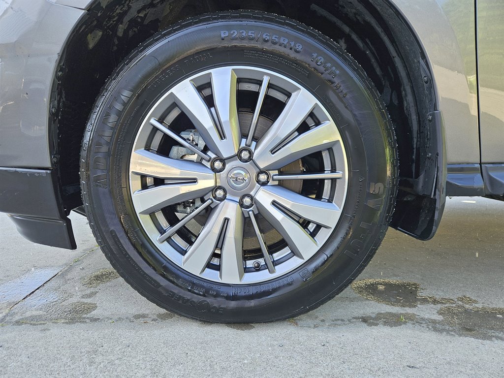 Used 2019 Nissan Pathfinder S image 5