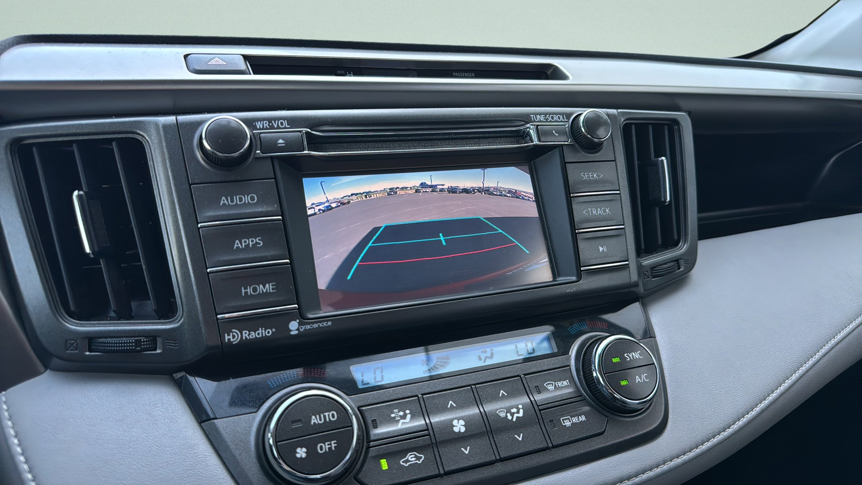 Used 2015 Toyota RAV4 XLE FWD image 16