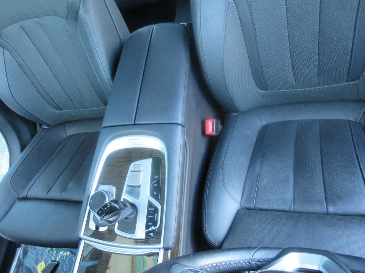 Used 2022 BMW 740i image 14