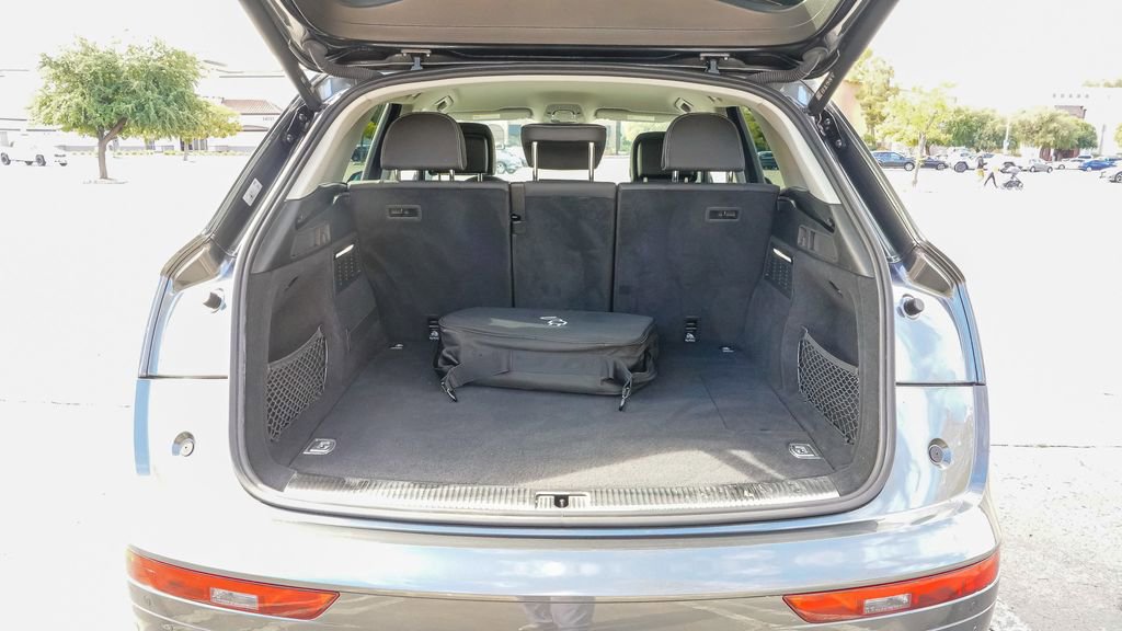 Used 2022 Audi Q5 e Premium w/ Convenience Package image 14