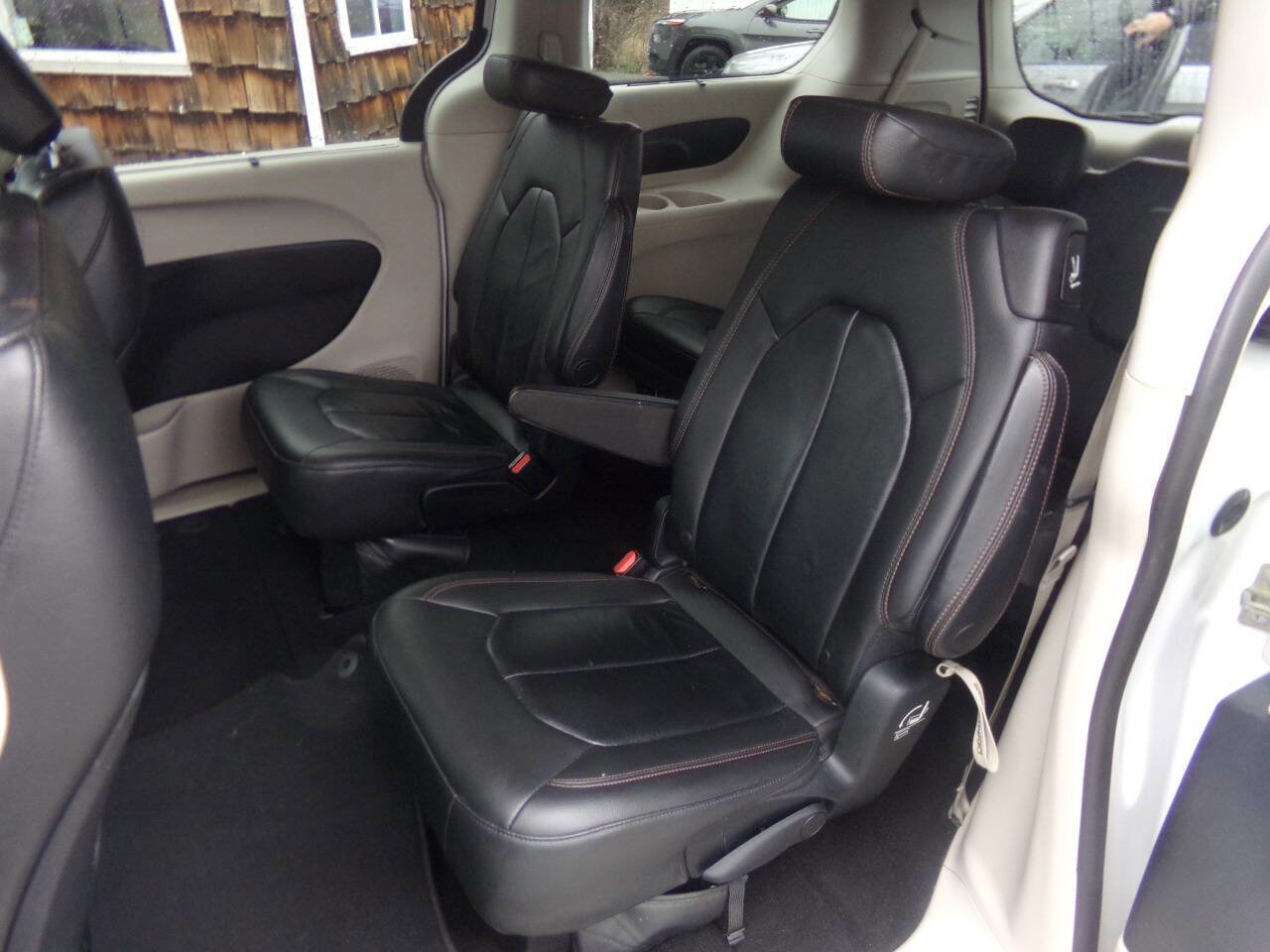 Used 2017 Chrysler Pacifica Touring-L image 29