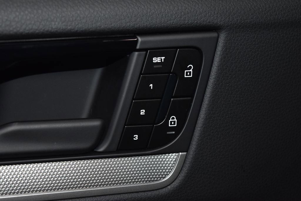 Certified 2025 Porsche Cayenne image 8