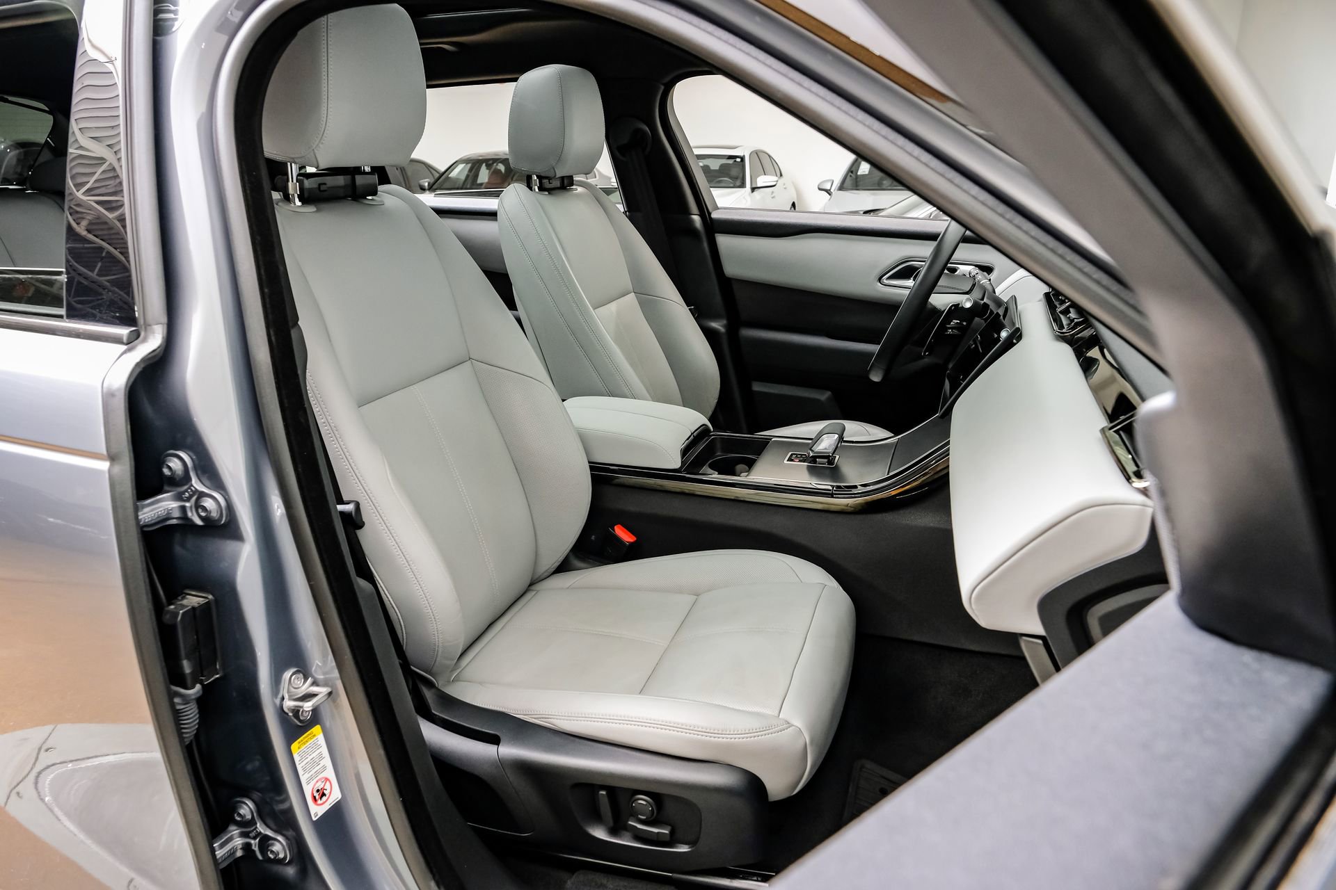 Used 2024 Land Rover Range Rover Velar Dynamic SE image 37