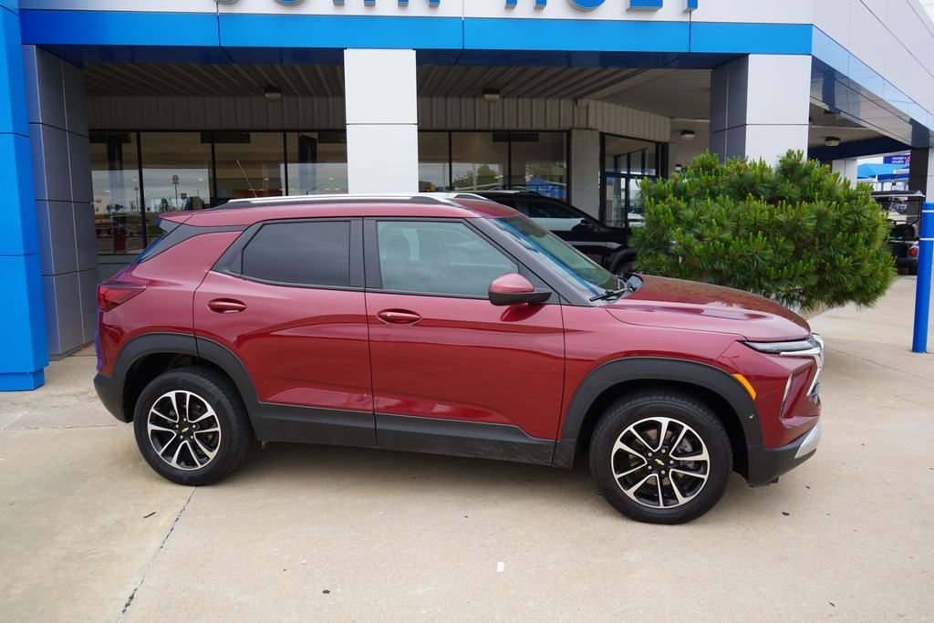 Used 2025 Chevrolet TrailBlazer LT AWD/4WD image 9