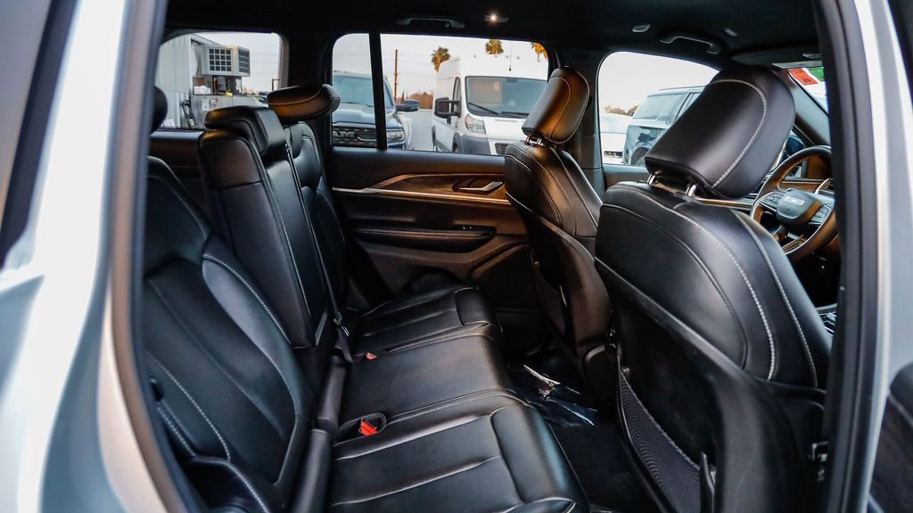 Certified 2024 Jeep Grand Cherokee Limited image 19