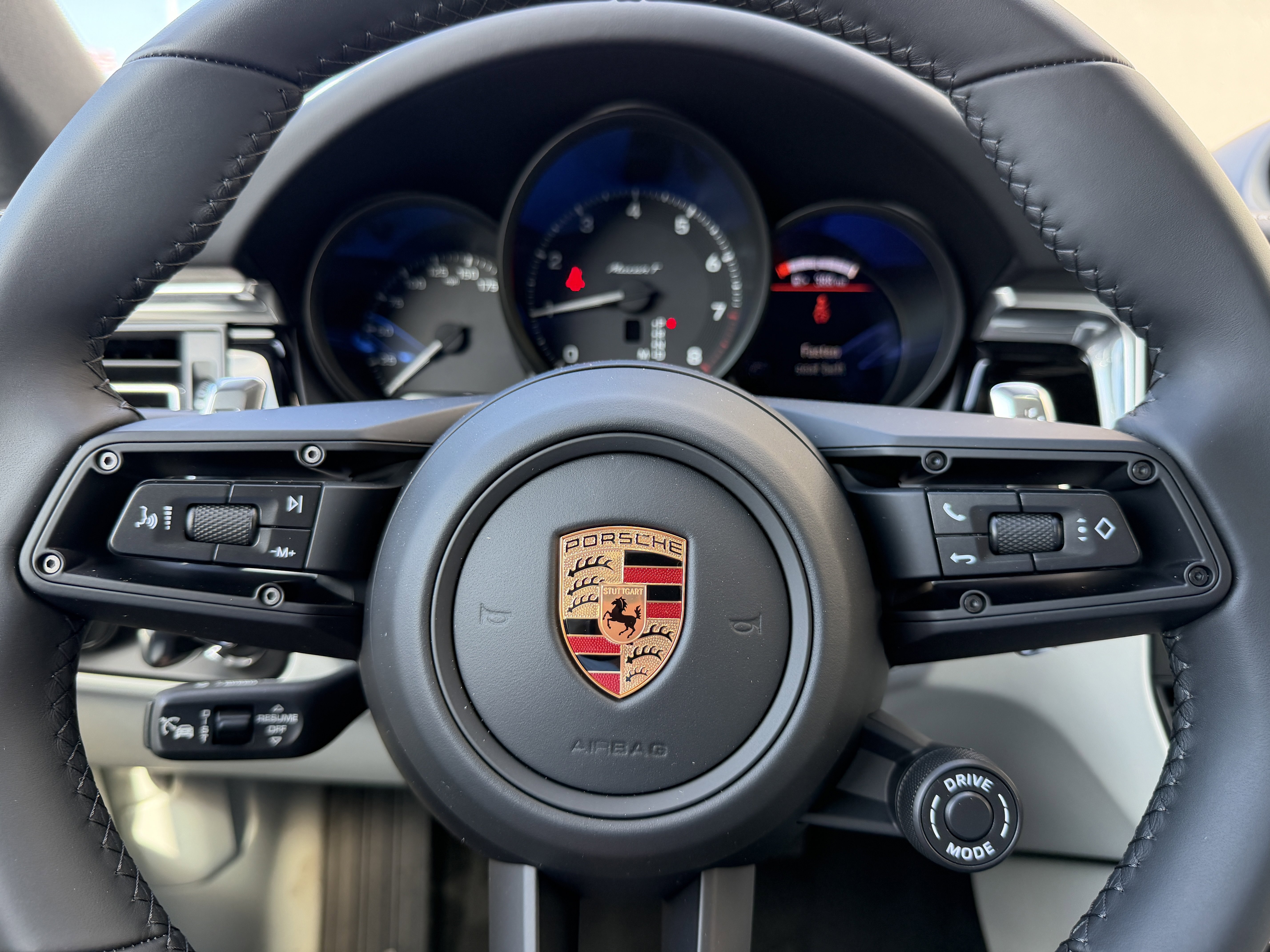 New 2026 Porsche Macan Turbo image 37