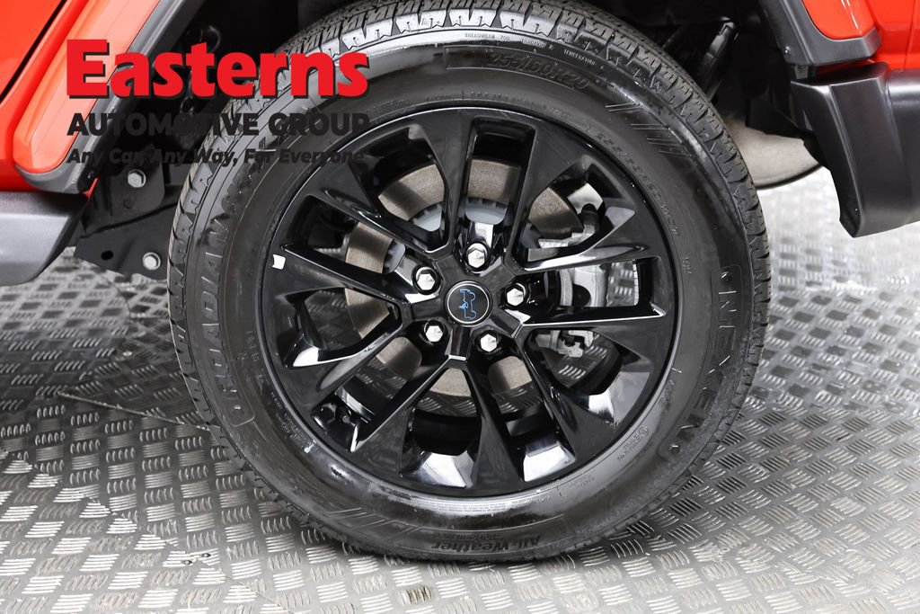 Used 2025 Jeep Wrangler Unlimited Sahara image 8