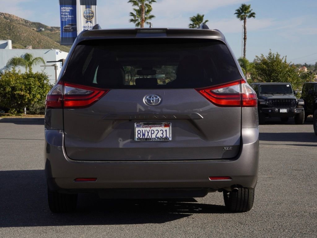 Used 2020 Toyota Sienna XLE image 5
