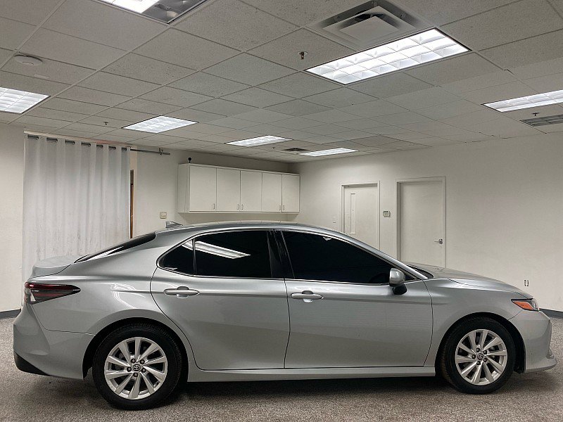 Used 2024 Toyota Camry LE image 4
