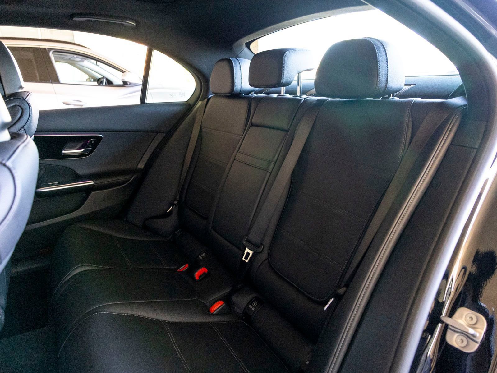 Used 2025 Mercedes-Benz C 300 Sedan image 27