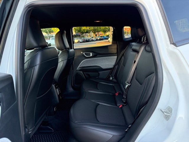 Used 2023 Jeep Compass Latitude w/ Convenience Group AWD/4WD image 26