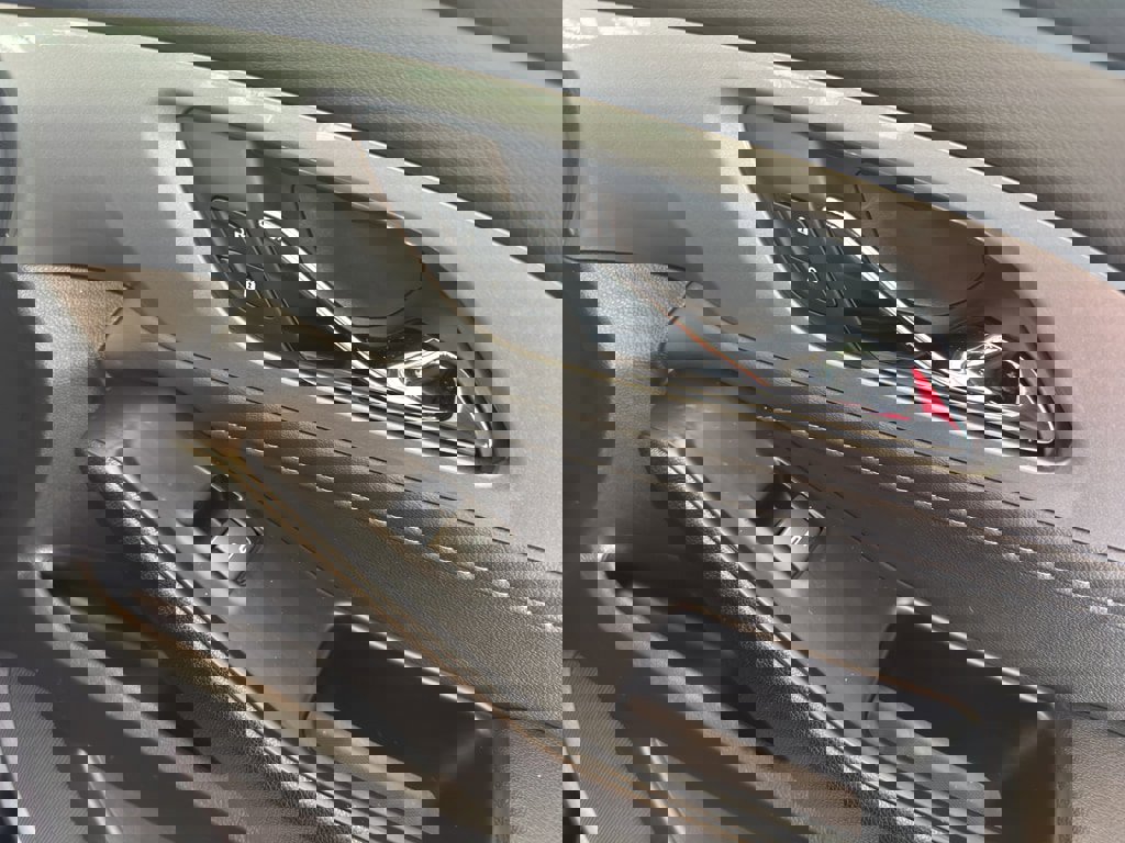 Used 2023 Chevrolet Traverse LT image 15