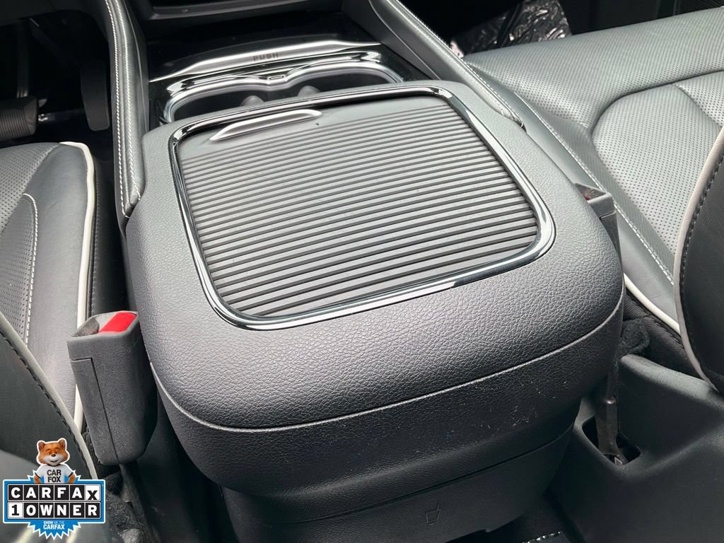 Used 2023 Chrysler Pacifica Limited w/ Uconnect Theater Family Group FWD image 50