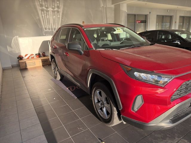 Used 2021 Toyota RAV4 LE image 3