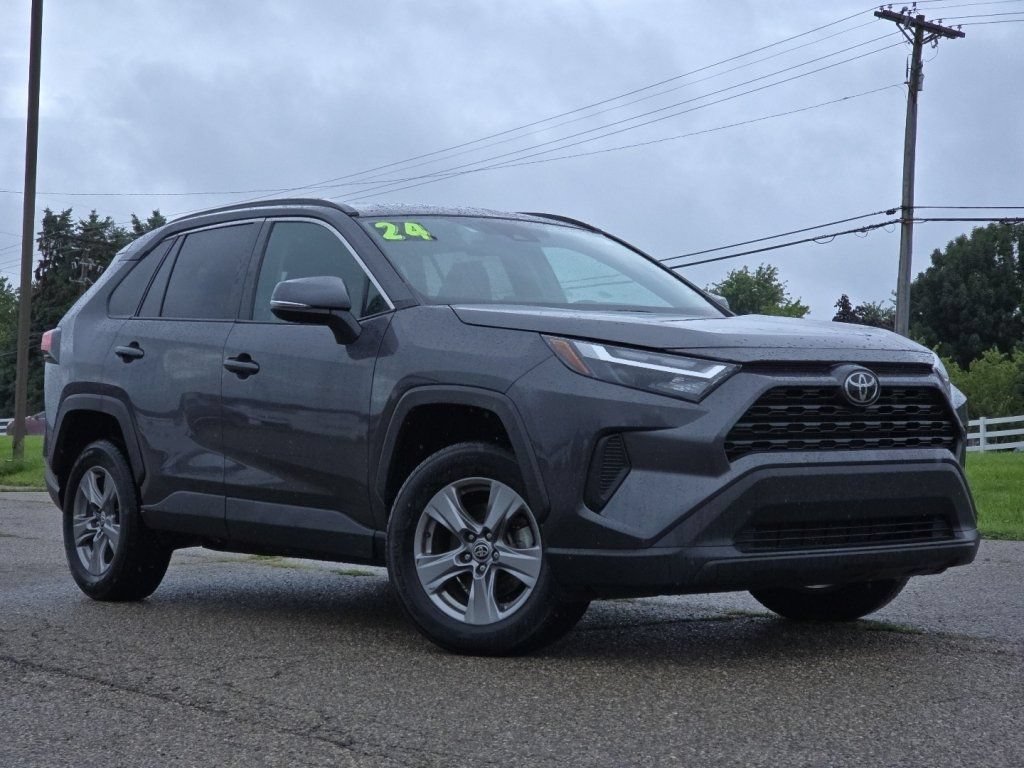 Used 2024 Toyota RAV4 XLE FWD image 2