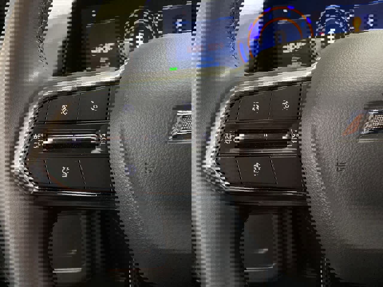 Used 2025 Chevrolet Suburban Z71 image 21