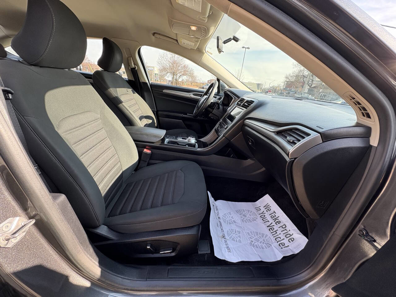 Used 2017 Ford Fusion SE w/ Fusion SE Technology Package FWD image 23