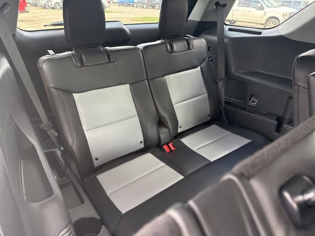 Used 2023 Ford Explorer XLT w/ Equipment Group 202A AWD/4WD image 11