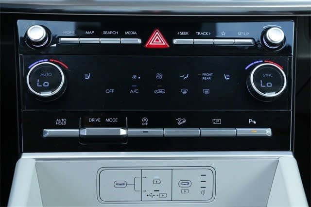 Certified 2025 Hyundai Santa Fe SEL image 18