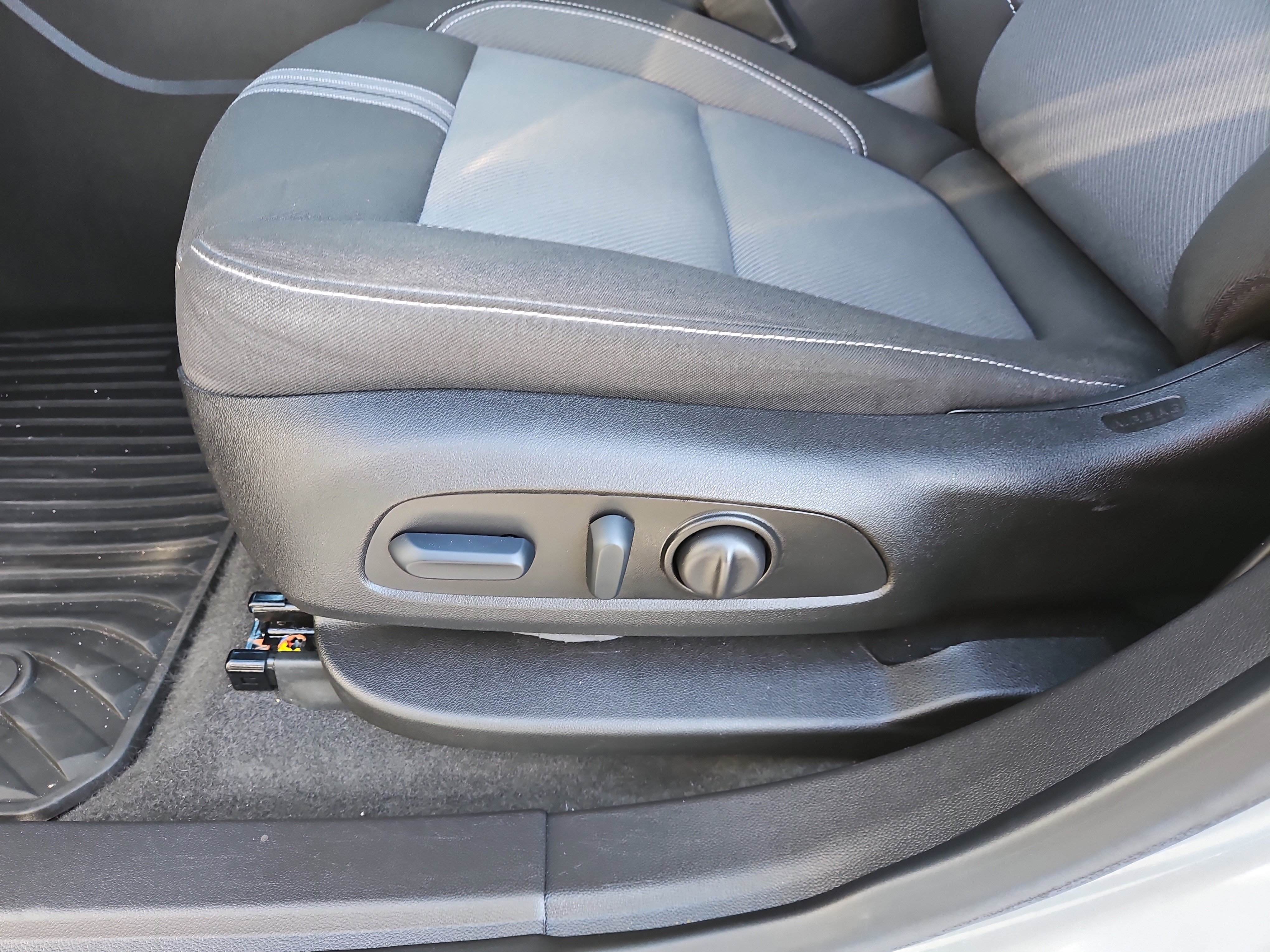 Used 2024 Chevrolet Blazer LT w/ Convenience Package FWD image 16