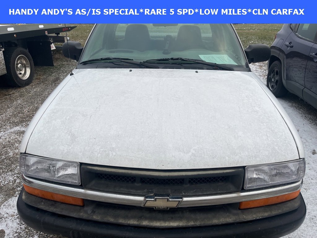 Used 2002 Chevrolet S10 Pickup 2WD Regular Cab image 2