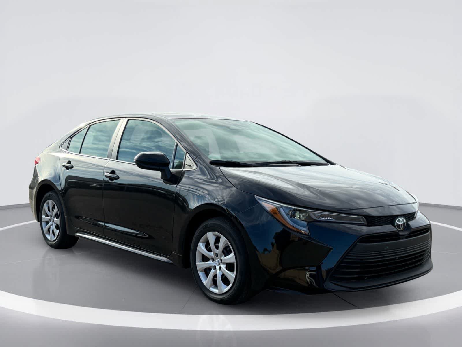 Used 2026 Toyota Corolla LE FWD image 6