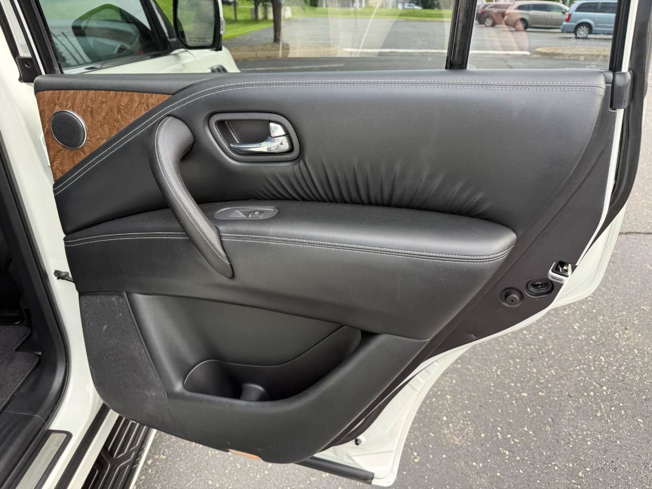 Used 2016 INFINITI QX80 2WD image 22