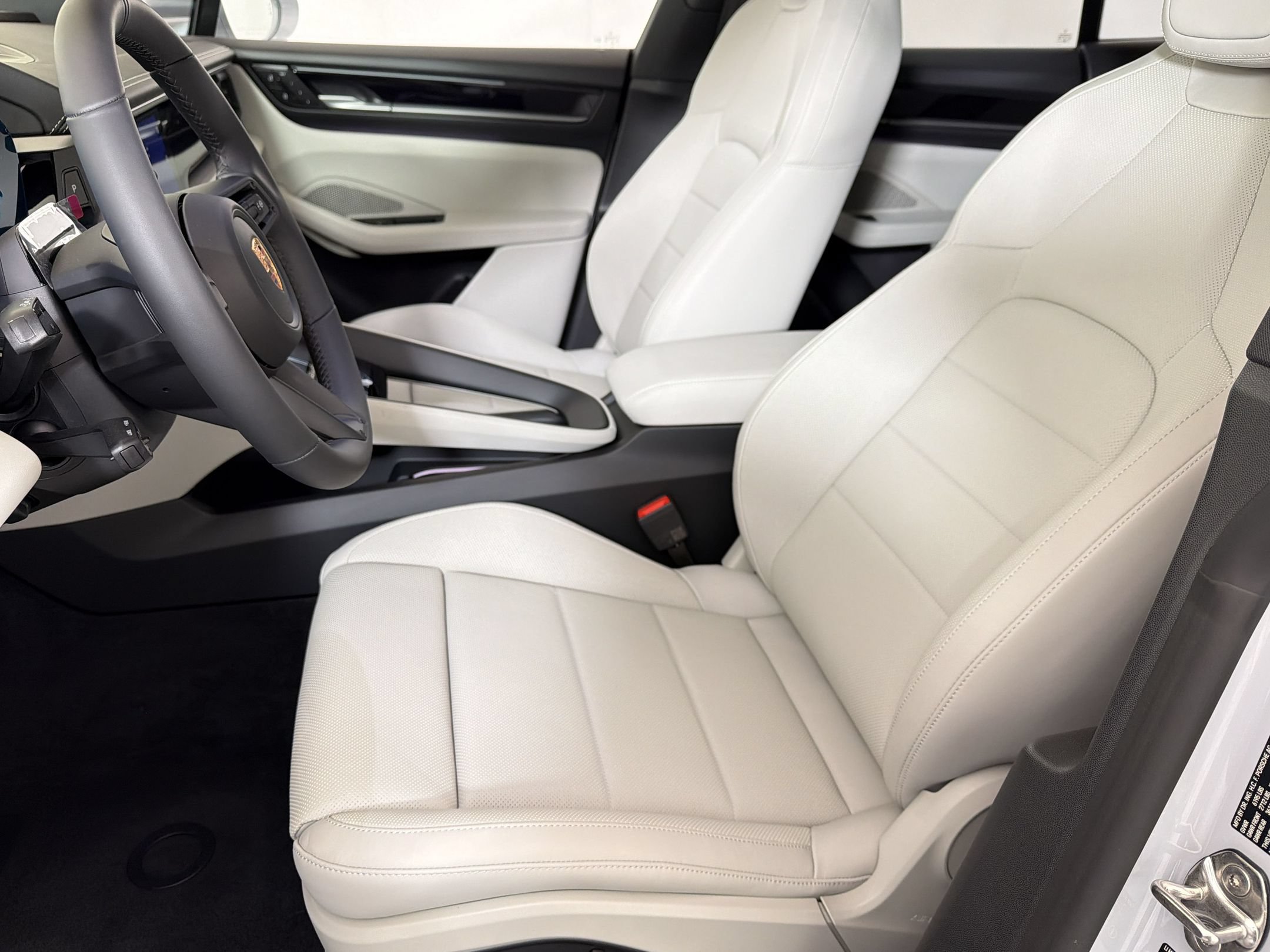 Used 2026 Porsche Macan Electric RWD image 5