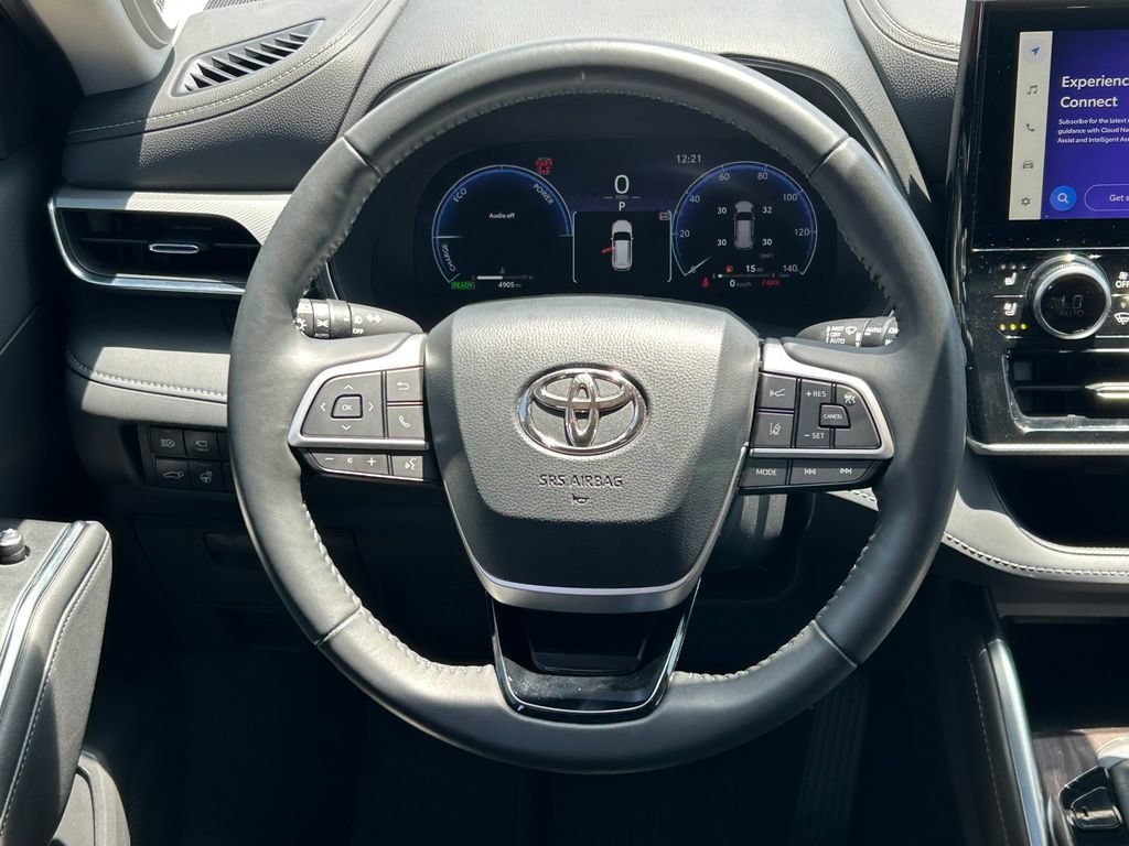 Used 2023 Toyota Highlander Platinum FWD image 47
