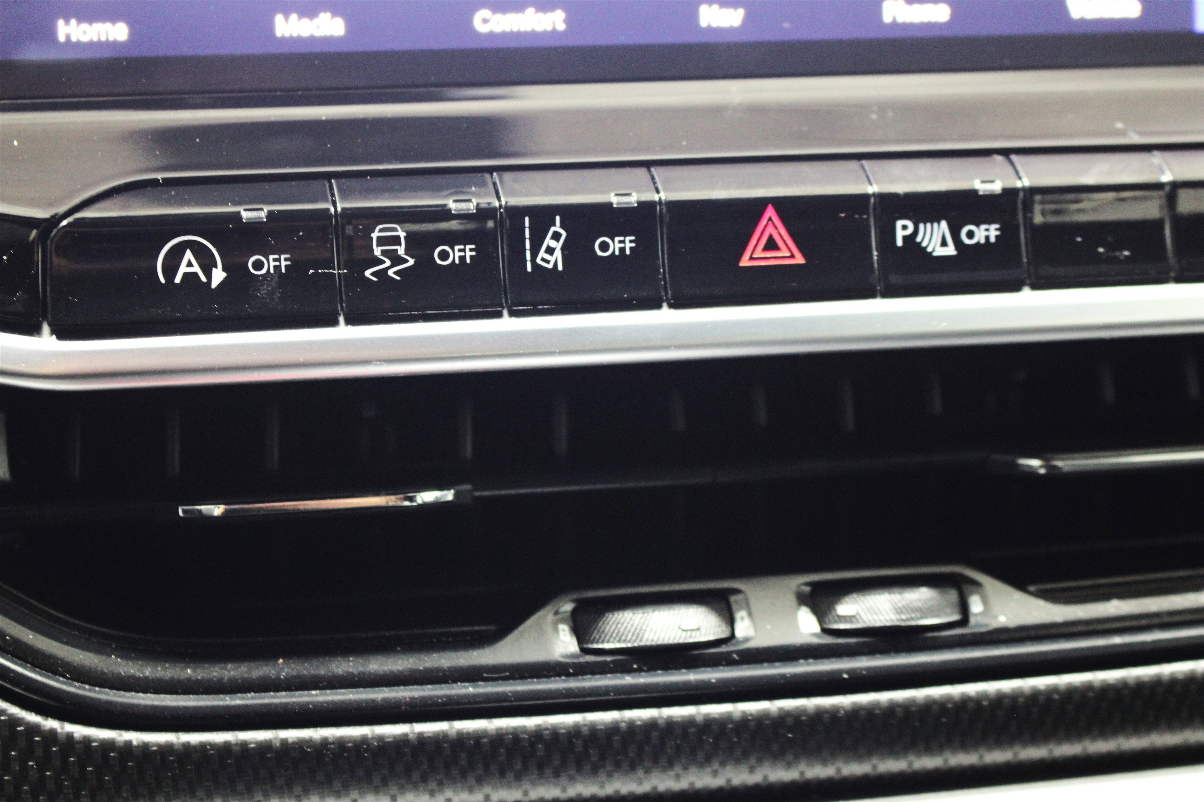 Used 2025 Jeep Compass Limited w/ High Altitude Package image 16