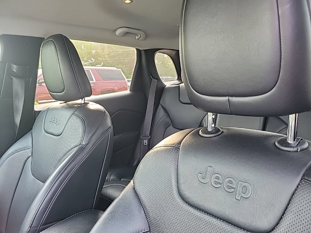 Used 2019 Jeep Cherokee Limited AWD/4WD image 28