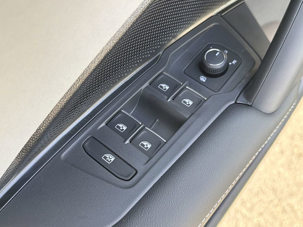 New 2026 Volkswagen Tiguan SE image 25