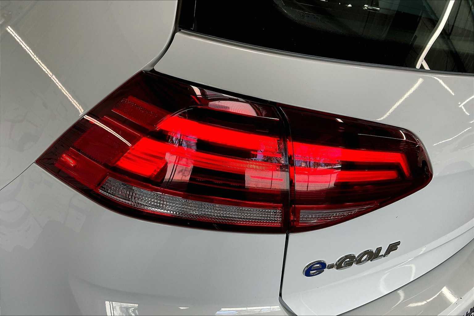 Used 2019 Volkswagen e-Golf SE w/ Driver Assistance Package image 32