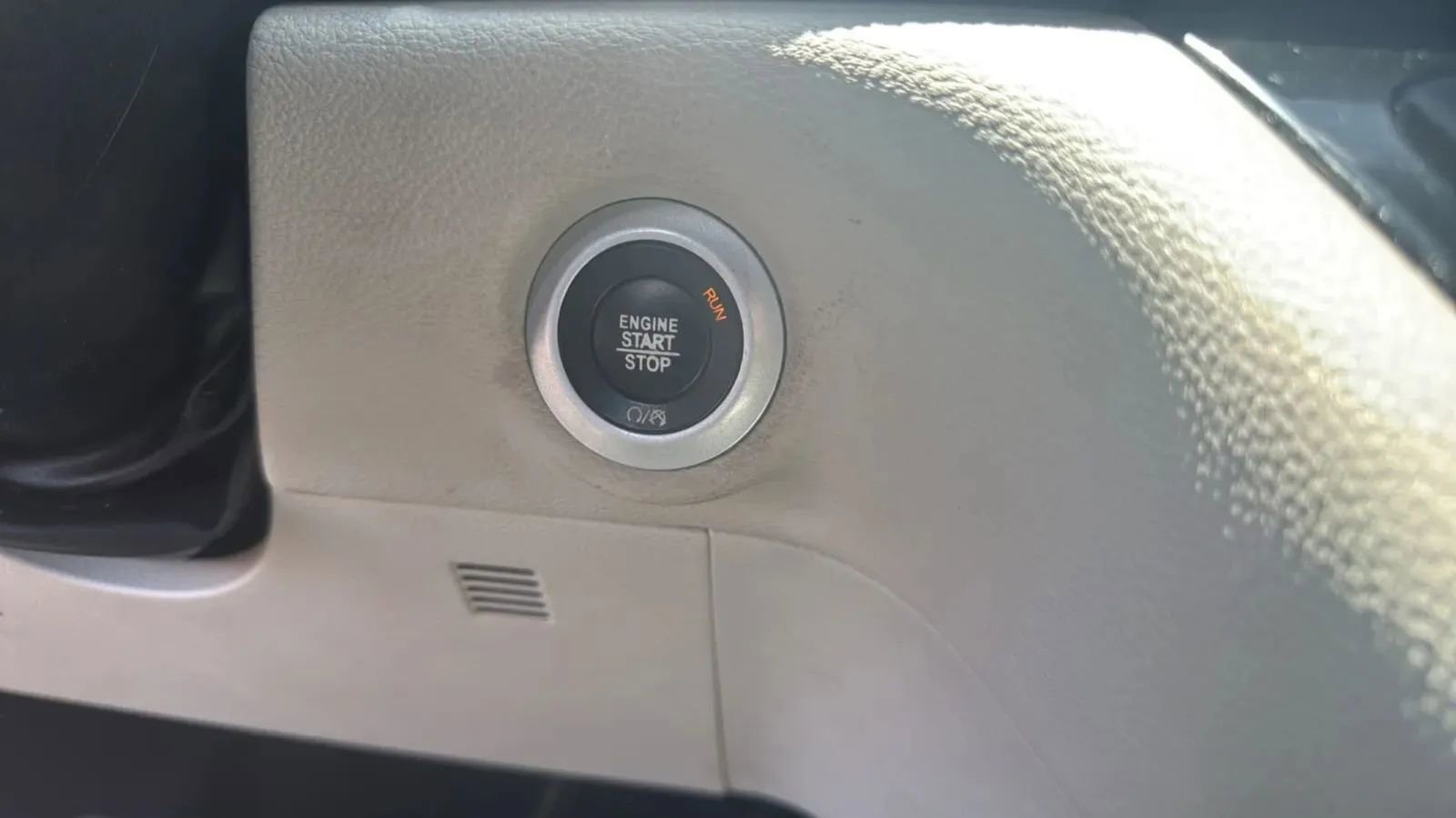 Used 2017 Chrysler Pacifica Limited FWD image 18