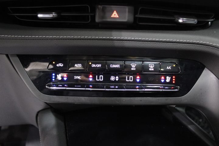 Used 2023 Buick Envision Avenir AWD/4WD image 35