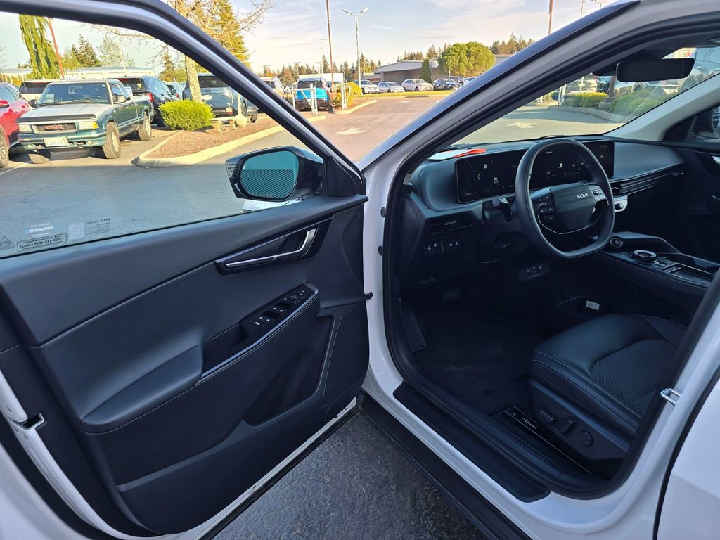 Certified 2025 Kia EV6 Light image 7